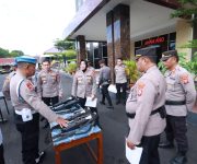 Kapolres Ternate Periksa Senjata Api Anggota