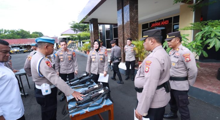 Kapolres Ternate Periksa Senjata Api Anggota