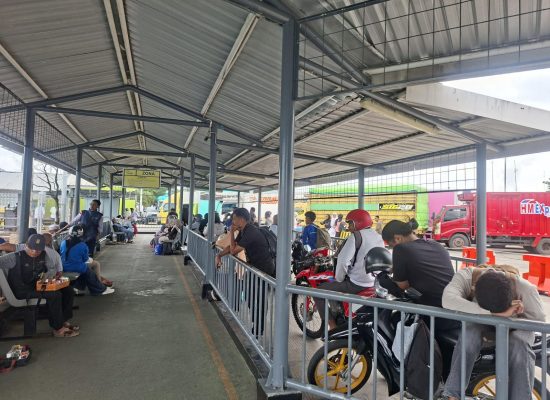 Keberangkatan Ferry Bastiong–Rum Molor, Penumpang Mengeluh