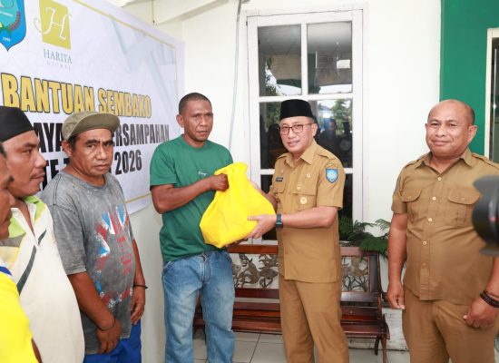 Petugas Sampah di Kota Ternate Dapat Bantuan Bahan Pokok 