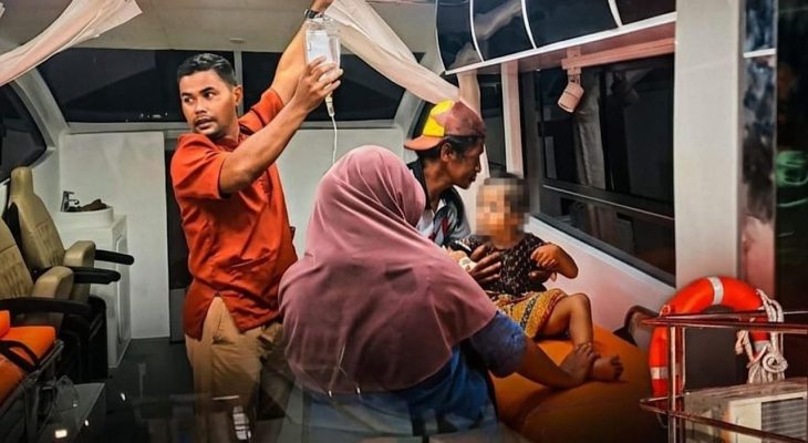 Ambulance Laut Andalan Bahim Beroperasi: Rujuk Pasien dari Moti ke Ternate di Malam Hari