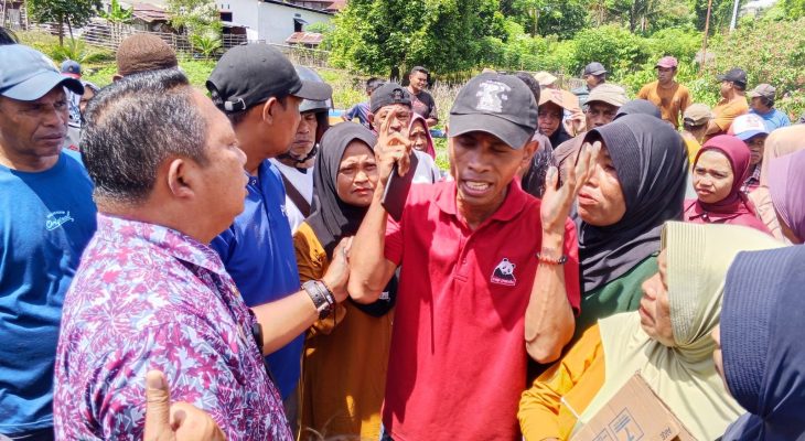 Minta Kejelasan Tempat, Para Pedagang di Kota Ternate Aksi Palang Jalan