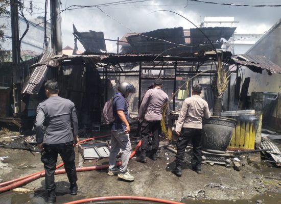 Warung Bakso Pajar di Takoma Ternate Terbakar