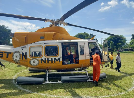 NHM Bantu Rujuk Pasien dari Halut ke Manado dengan Helikopter