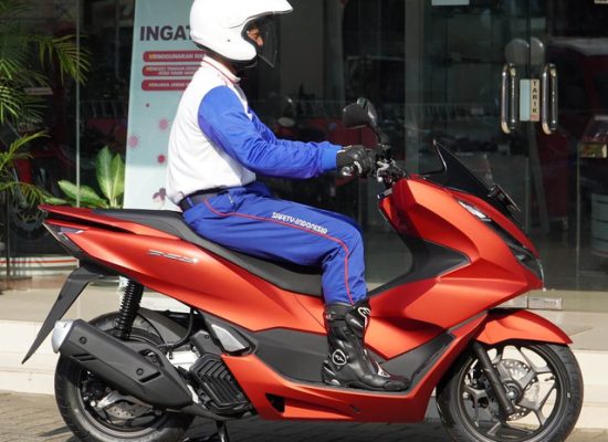 Tips Posisi Berkendara yang Nyaman Agar Tidak Cepat Lelah Saat Naik Motor