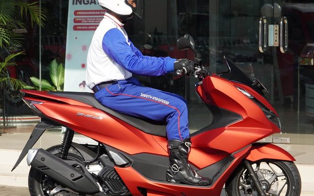 Tips Posisi Berkendara yang Nyaman Agar Tidak Cepat Lelah Saat Naik Motor