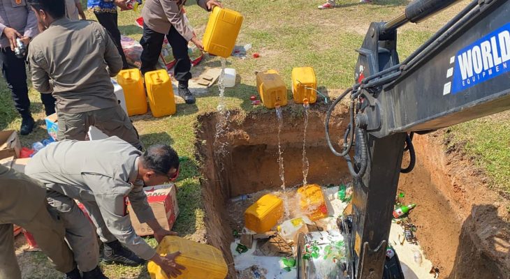 Polres Taliabu Musnahkan Ribuan Botol Miras