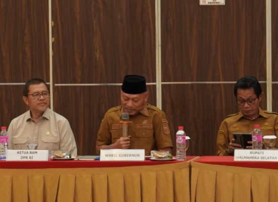Wagub Sarbin Sampaikan Catatan Penting Soal Status Sofifi hingga Ancaman PHK ke BAM DPR RI