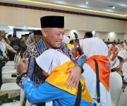 Wagub Maluku Utara Sarbin Sehe Lepas Jemaah Calon Haji di Asrama Haji Ternate