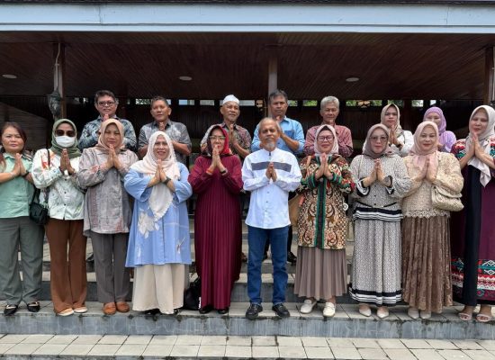 Kerukunan Keluarga Kawanua Ternate Silaturahmi dengan Sultan Hidayat Syah