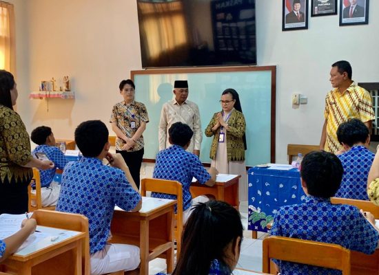 Wakil Wali Kota Ternate dan Kadisdik Tinjau SMP di Hari Terakhir UAS