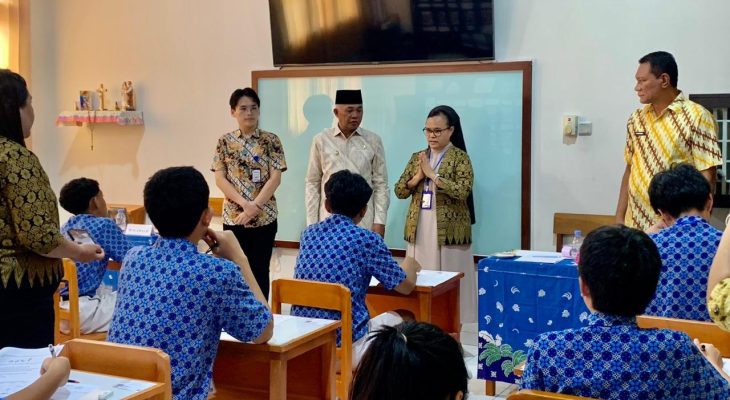 Wakil Wali Kota Ternate dan Kadisdik Tinjau SMP di Hari Terakhir UAS