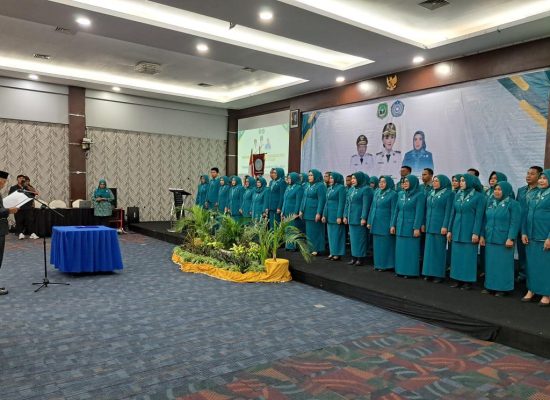 Wagub Malut Lantik Pengurus TP PKK 2025-2030, Tekankan Peran Strategis Keluarga