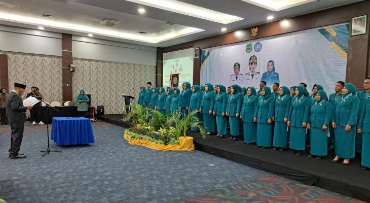 Wagub Malut Lantik Pengurus TP PKK 2025-2030, Tekankan Peran Strategis Keluarga