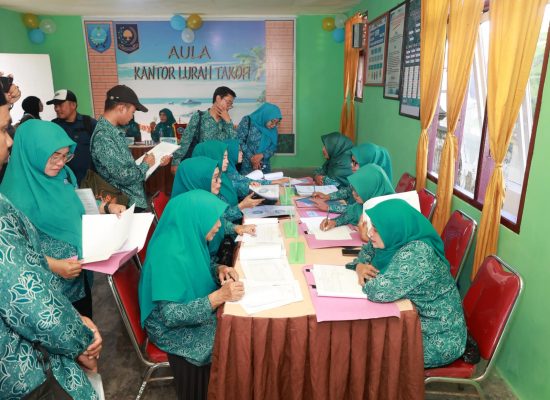 Penilaian Lomba 10 Program Pokok PKK Tingkat Kota Ternate di Takofi, Kecamatan Moti