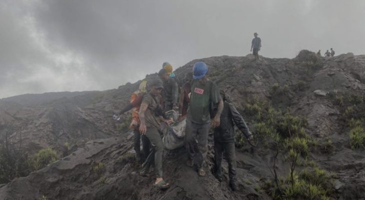 Dua Korban Erupsi Gunung Dukono Asal Singapura Ditemukan 20 Meter dari Bibir Kawah
