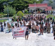 Sopir Truk Demo di DPRD Maluku Utara, Tuntut Pemerintah Atasi Kelangkaan Solar