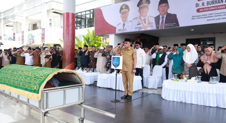 Suasana Haru Selimuti Kepulangan Jenazah Mantan Wali Kota Ternate, Burhan Abdurahman