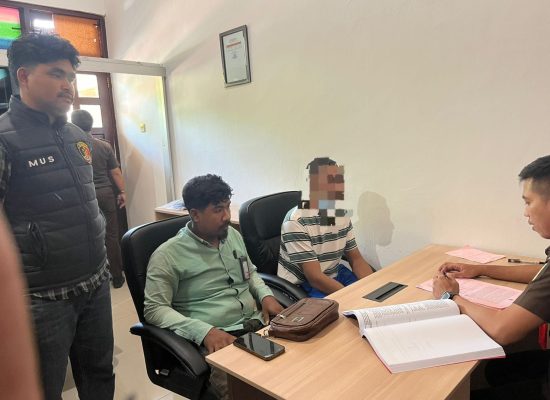 Polres Sula Serahkan Tersangka Kasus Penganiayaan ke Kejari