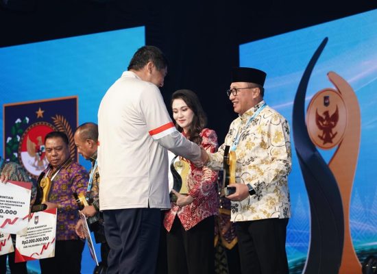 Pemkot Ternate Raih Penghargaan Nasional atas Capaian Penanggulangan Kemiskinan dan Penurunan Stunting