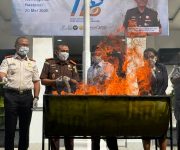 Kejari Ternate Musnahkan Barang Bukti Perkara yang Berkekuatan Hukum Tetap