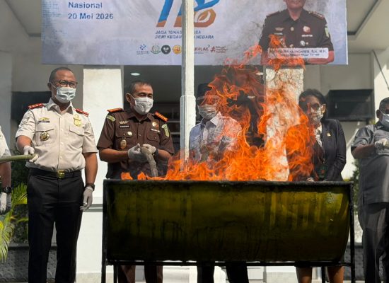 Kejari Ternate Musnahkan Barang Bukti Perkara yang Berkekuatan Hukum Tetap
