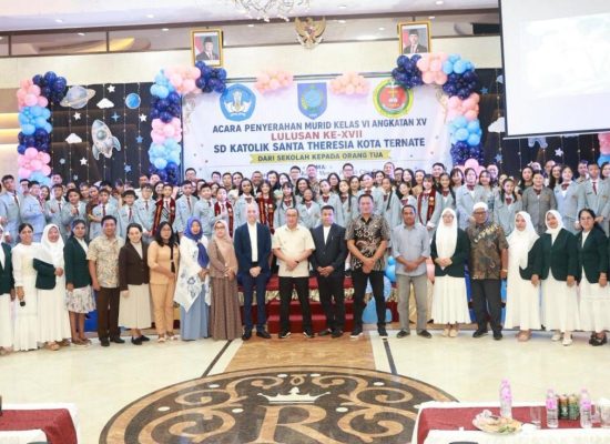Wali Kota Ternate Beri Selamat kepada Para Lulusan SD Santa Theresia