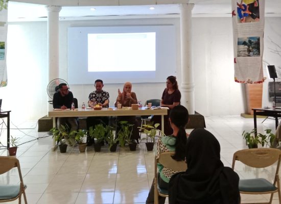 Nazla Tegaskan Peran Perempuan dalam Forum Diskusi Kepulauan, Krisis Ekologis dan Kebijakan Politik