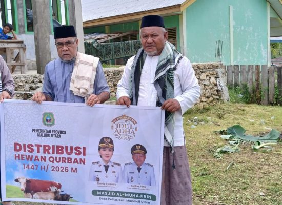 Pemprov Malut Salurkan Bantuan Kurban ke Halsel, Warga Sampaikan Apresiasi