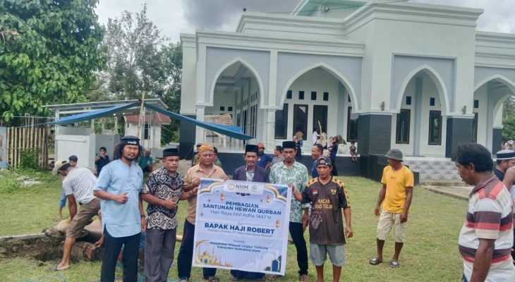 PT NHM Salurkan 66 Ekor Sapi Kurban untuk Masyarakat Lingkar Tambang
