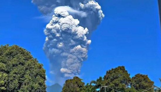 Gunung Dukono Erupsi, Dua WNA Singapura Dikabarkan Meninggal, Satu dalam Pencarian