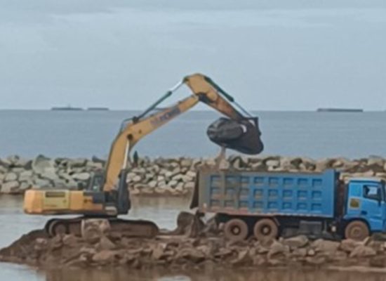 Harita Perkuat Breakwater, Dukung Pengelolaan Pesisir Adaptif Desa Kawasi