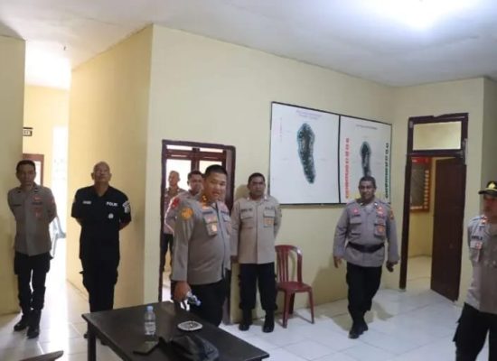 Kunjungi Polsek Sanana, Kapolres Sula Tekankan Pelayanan Humanis ke Masyarakat