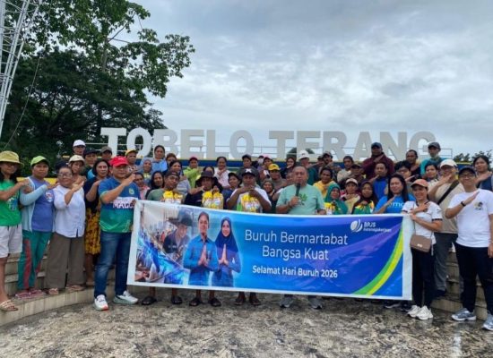Peringati Hari Buruh, BPJS Ketenagakerjaan Halmahera Utara Gelar Sosialisasi dan Bagi Sembako kepada Petugas Kebersihan