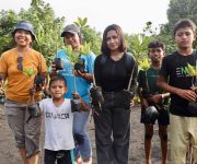 Tanam Mangrove dan Lepas Tukik Penyu di Pantai Wauwo, PLN UIP MPA Dukung Kolaborasi Konservasi Pesisir Berkelanjutan