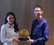 Bertemu Konjen Australia, Sherly Soroti Kebutuhan Jalan Tani dan Komputer Sekolah