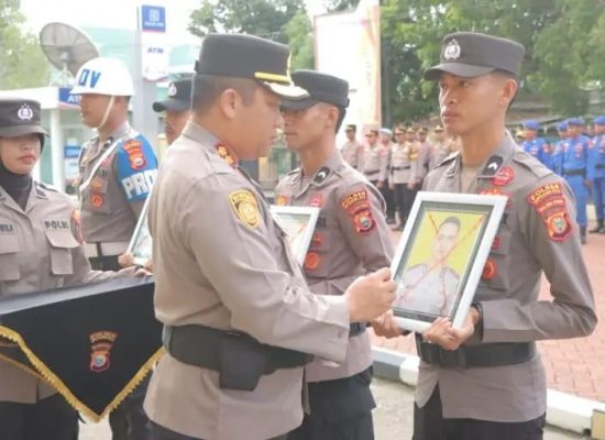 Kapolres Sula Pimpin Upacara PTDH 3 Anggota Polisi
