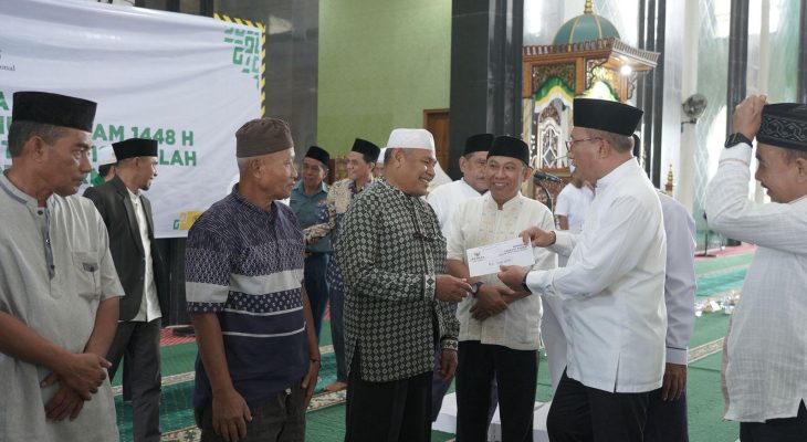 Pemkot Ternate dan Baznas Salurkan Bantuan ZIS untuk Imam dan Badan Syara