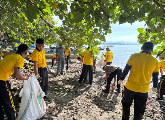 Polres Halmahera Timur Bakti di Pesisir Pantai Laut Buli