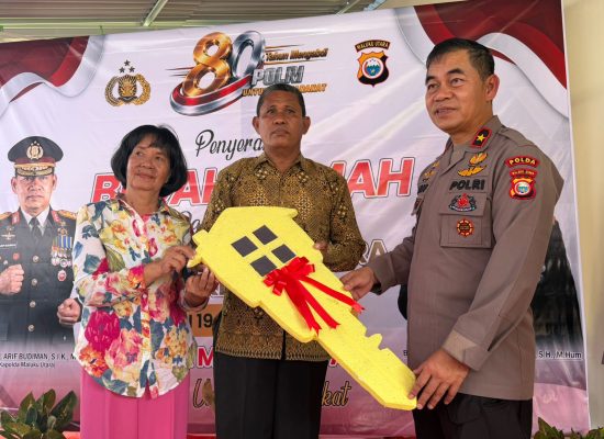 Kapolda Malut Resmikan Hasil Bedah Rumah Purnawirawan Polri di Oba Tidore Kepulauan