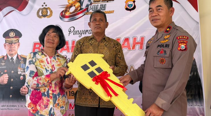 Kapolda Malut Resmikan Hasil Bedah Rumah Purnawirawan Polri di Oba Tidore Kepulauan