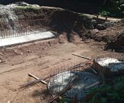 Kondisi Proyek Jembatan Ake Busale di ruas jalan Saketa-Dehepodo, Desa Cango, Kecamatan Gane Barat, Kabupaten Halmahera Selatan yang terhenti.
