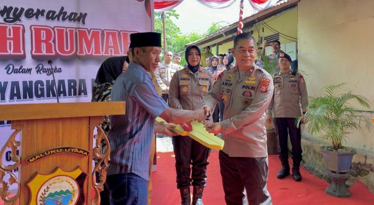 Polda Maluku Utara Bedah 3 Rumah Warga