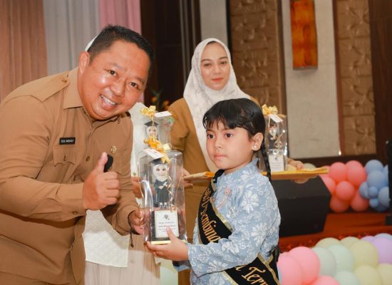 Ketua PGRI Ternate Beri Motivasi ke Peserta Didik PAUD Terpadu Pembina 8 di Momen Pelepasan