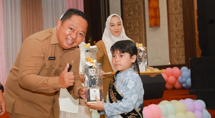 Ketua PGRI Kota Ternate Beri Motivasi ke Peserta Didik PAUD Terpadu Pembina 8 di Momen Pelepasan