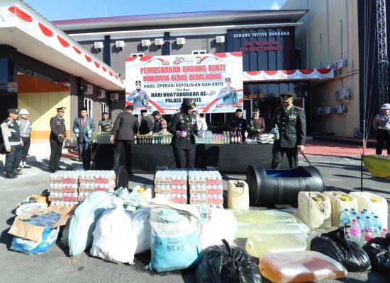 Polres Ternate Musnahkan Ganja dan Minuman Keras