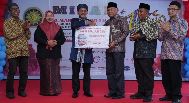 Pemprov Malut Serahkan Ambulans untuk RSI PKU Muhammadiyah pada Milad ke-15