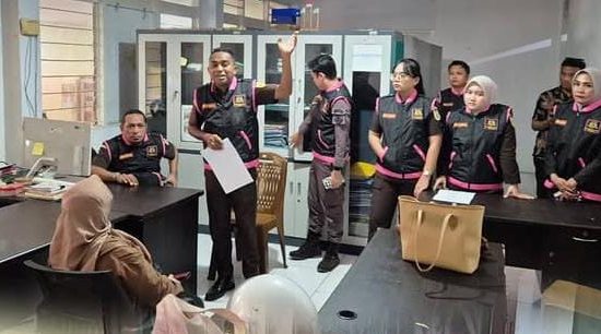 Usut Dugaan Korupsi Anggaran UMKM, Kejari Ternate Geledah Kantor Dinas Koperasi