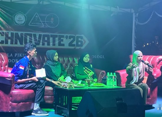 Nazla Kasuba Beri Motivasi ke Mahasiswa Teknik Unkhair saat Talkshow
