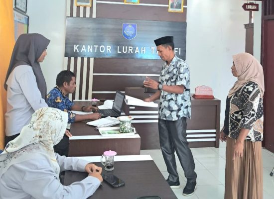 Kecamatan Moti Gelar Monitoring dan Evaluasi Pelayanan di Kantor Kelurahan